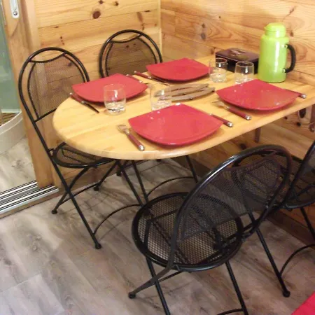 Les Cahutes D'olt Domek letniskowy Saint-Laurent-dʼOlt